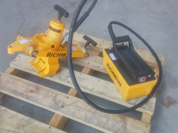 air hydraulic pump with bead breaker